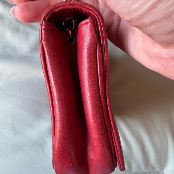 Chanel Red Leather Shoulder Bag - Picture 4 of 15